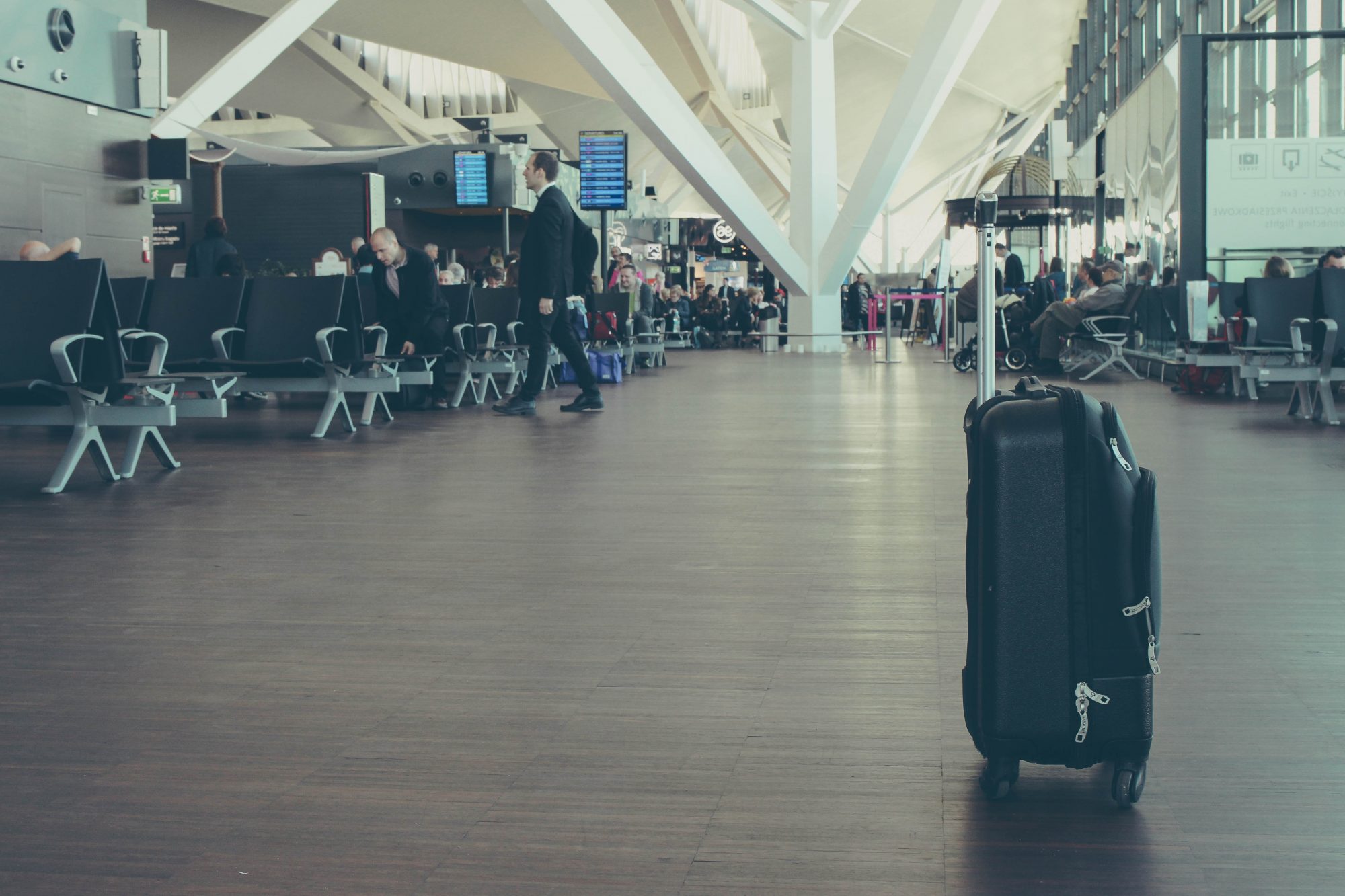 Os 10 esquemas mais usados para o roubar ou enganar no aeroporto