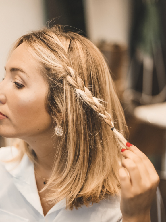 Sugestão de penteado: um semi apanhado com tranças