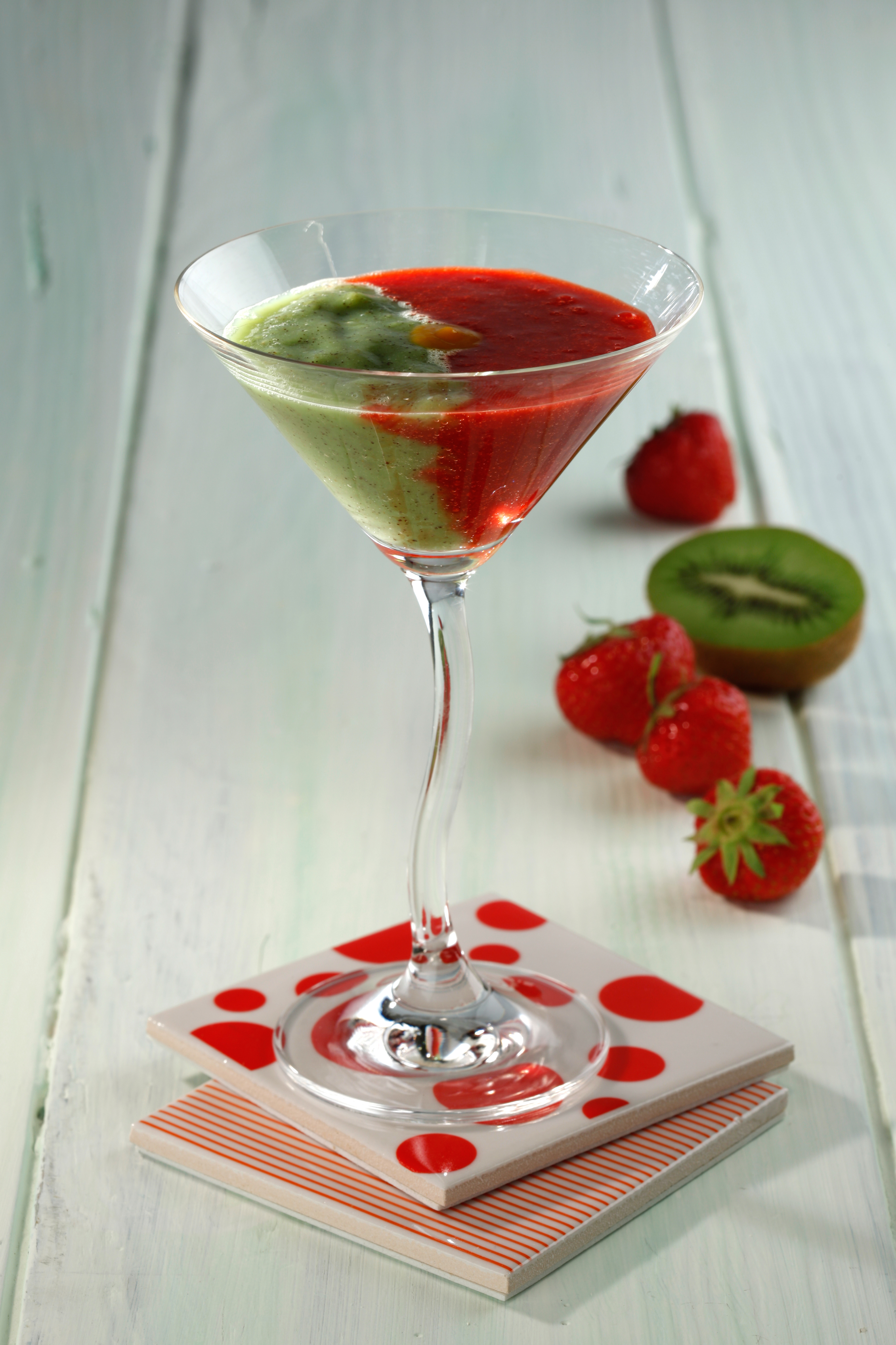 Vai ficar em casa na Passagem de Ano? 5 ideias para fazer cocktails fáceis, saborosos e rápidos