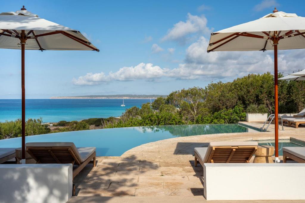 Férias em Formentera. 8 casas para arrendar que ficam em cima da praia e têm piscina Férias em Formentera. 8 casas para arrendar que ficam em cima da praia e têm piscina