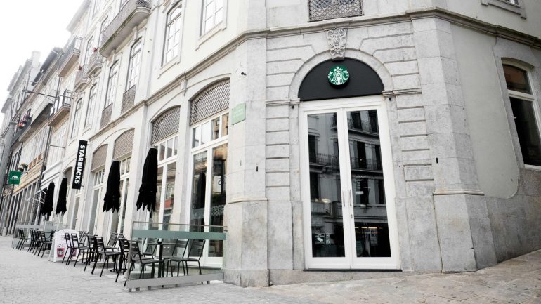 Alguém pediu um Latte? Há um novo Starbucks no Porto (e é gigante)