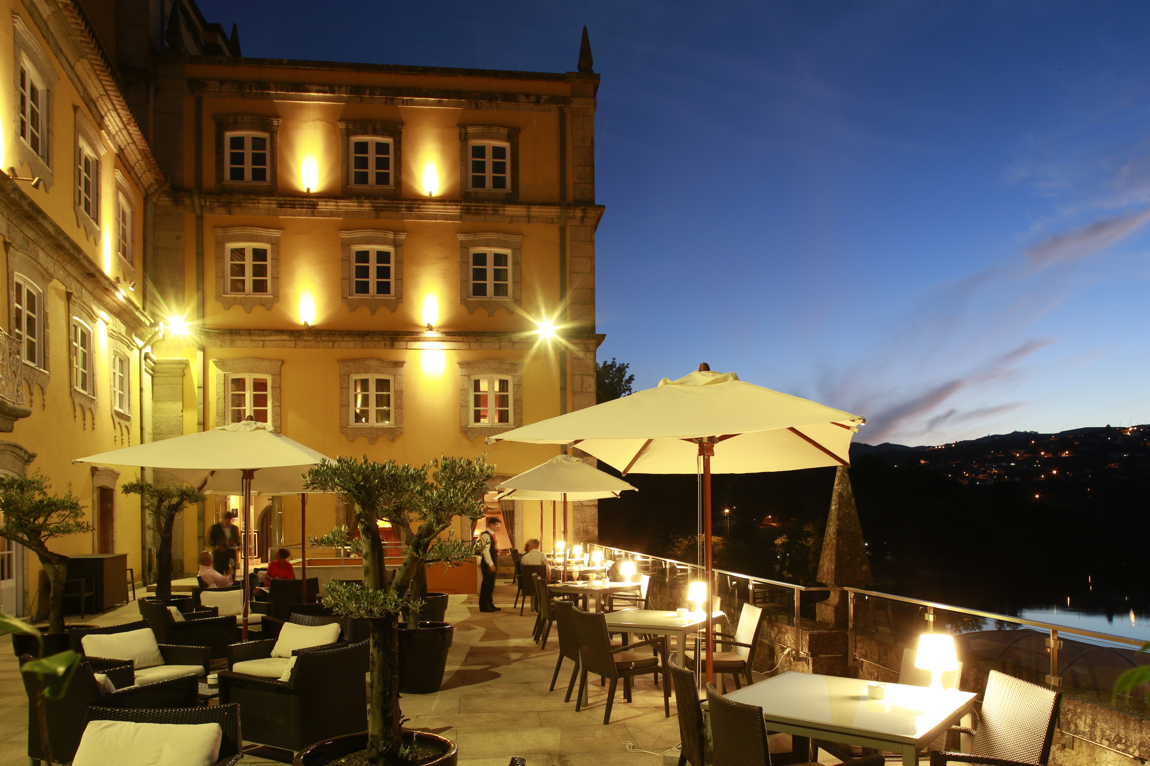 Aproveite as noites de verão e jante à luz das estrelas neste restaurante com estrela Michelin