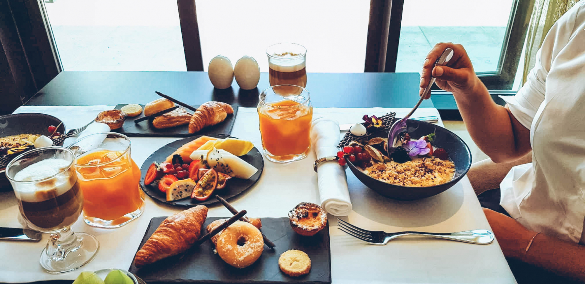 Domingos de brunch e piscina para desfrutar do verão na cidade