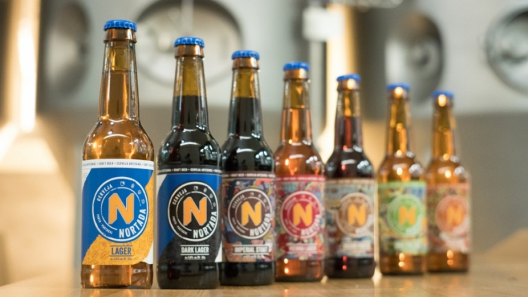 Para além da nova cerveja com manjerico, aqui pode comer aros de cebola e hambúrgueres 