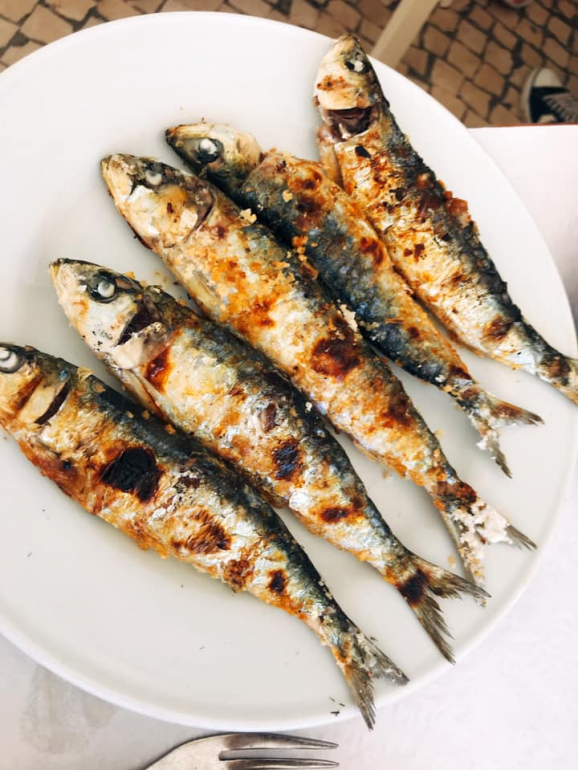 No restaurante, o peixe varia conforme o que é apanhado no próprio dia 