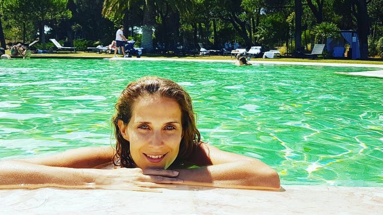 Em época de verão, a apresentadora opta por pouca ou nenhuma maquilhagem.