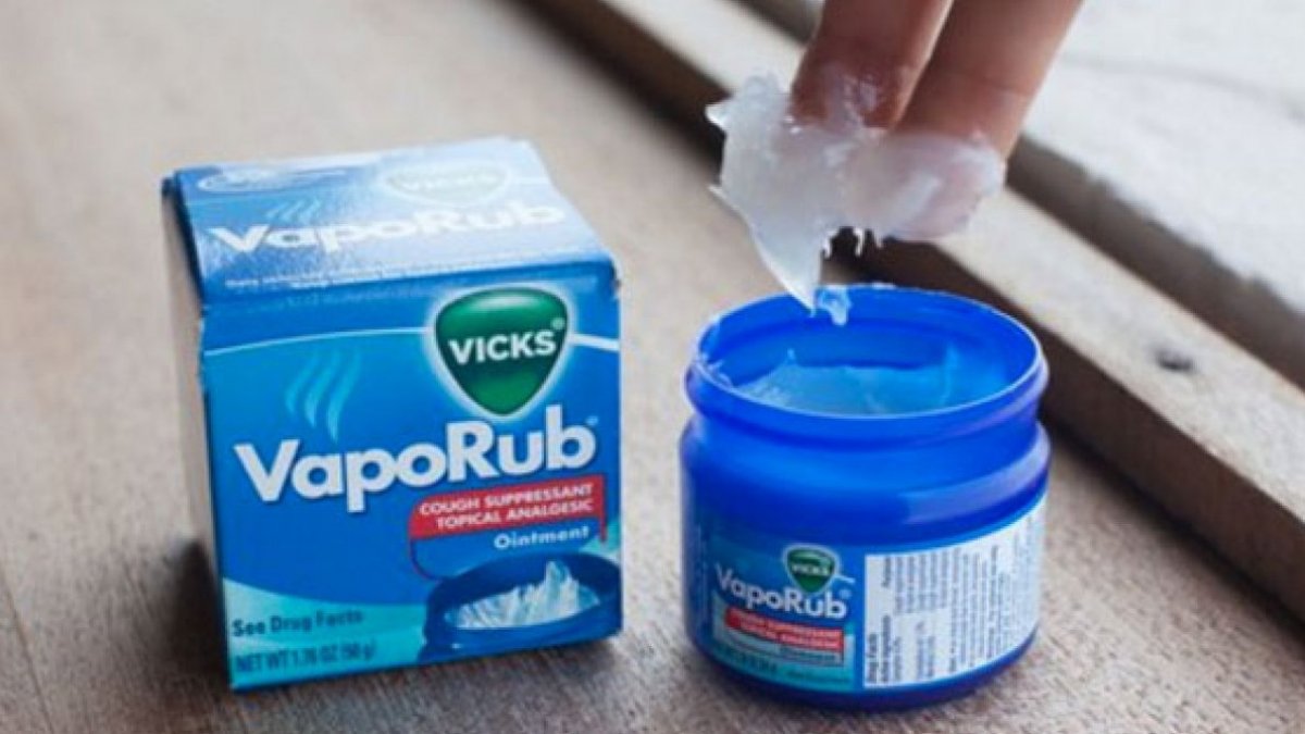 Ginecologista alerta para os perigos de usar Vicks Vaporub como estimulante sexual (sim, há quem o faça)