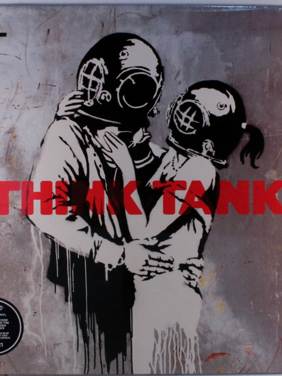 De Paris Hilton com cabeça de chihuahua, às partidas em vários museus. 29 factos, alguns desconcertantes, sobre Banksy