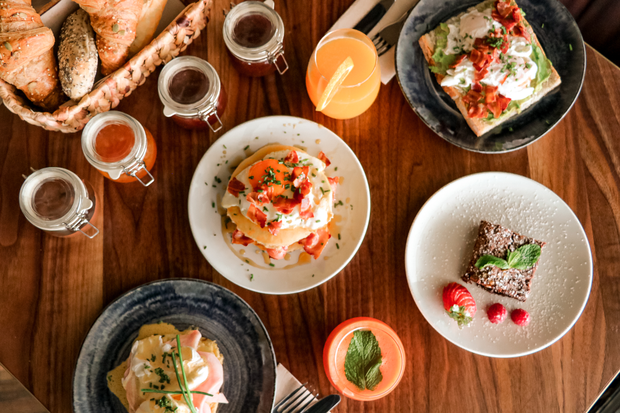 Este fim de semana é para acordar cedo: há dez brunches incríveis para ir até às 13 horas
