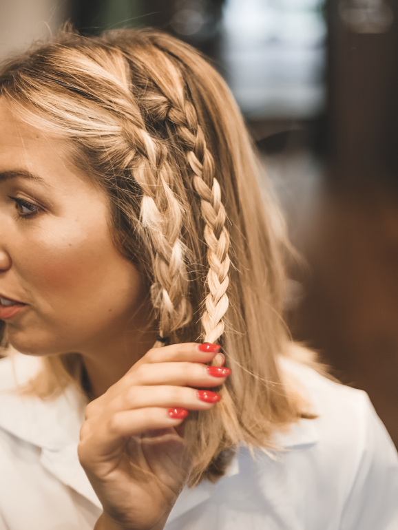 Sugestão de penteado: um semi apanhado com tranças