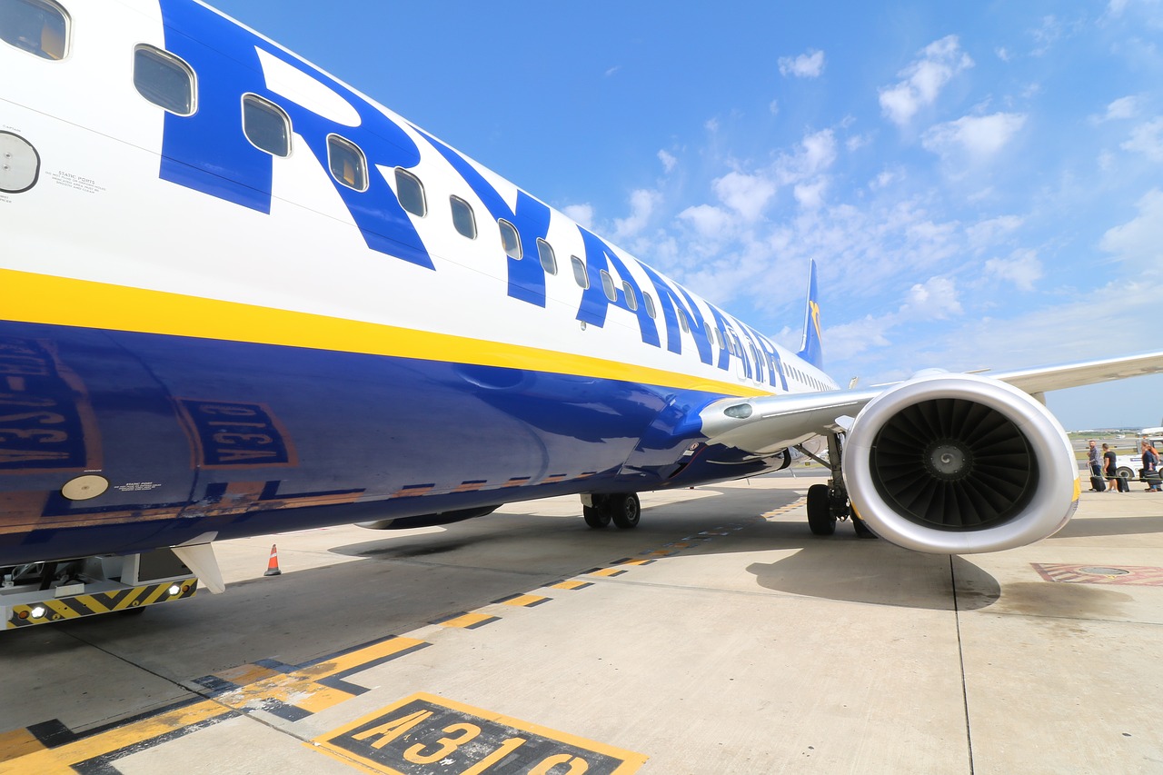 Como vai ser voar num avião Ryanair — sempre de máscara e sem filas para embarcar