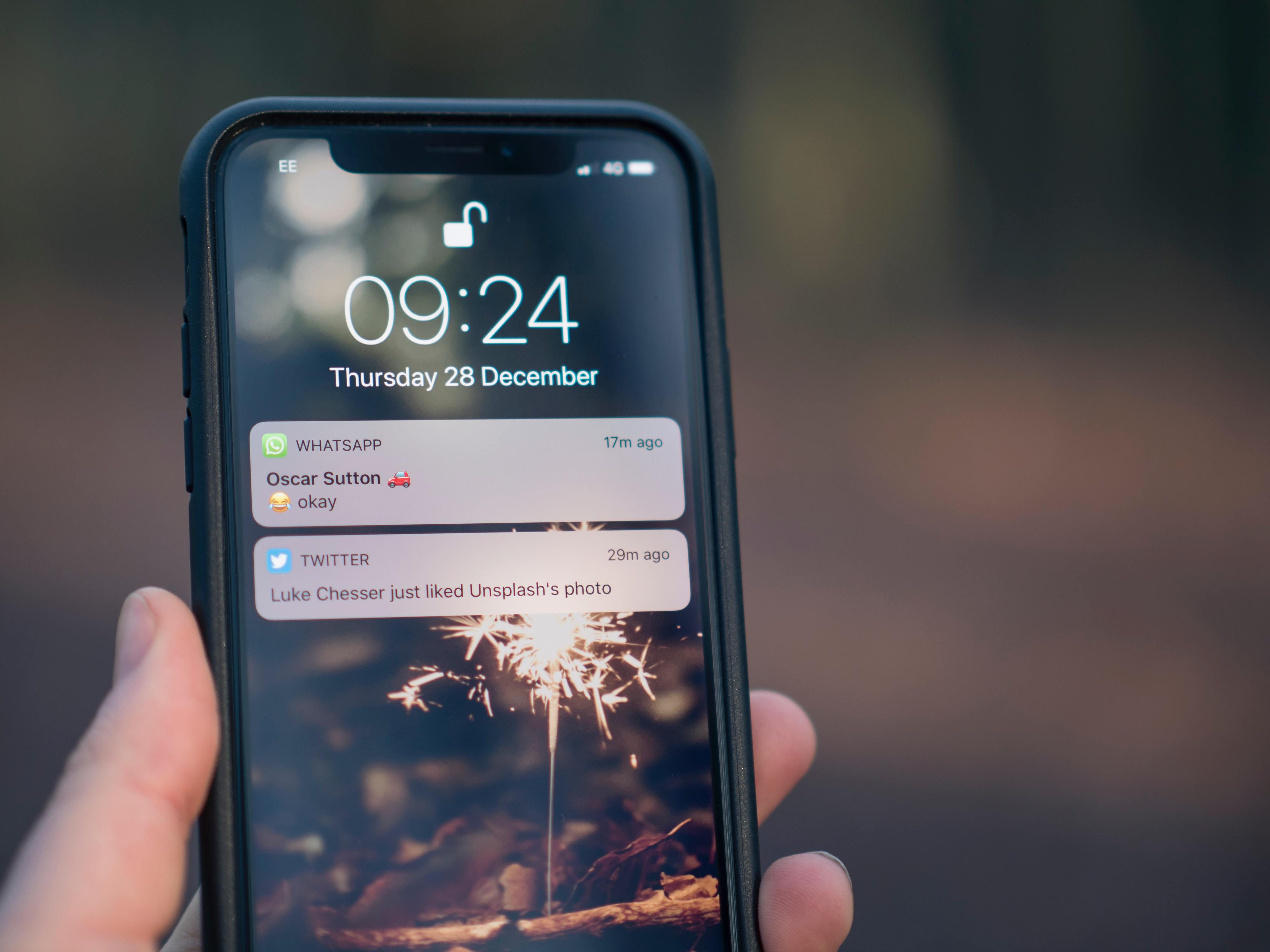 Quer ler mensagens no WhatsApp sem que os seus contactos saibam? Conheça e outros truques