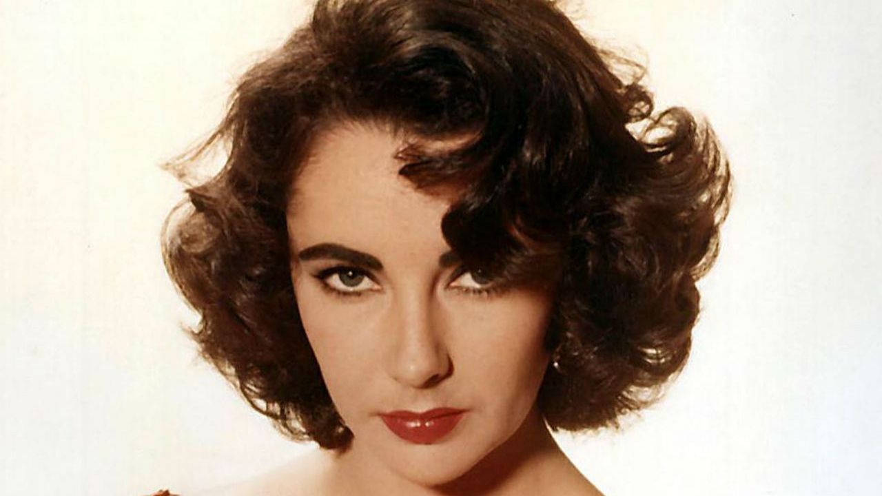 Os lábios vermelhos eram a imagem de marca da atriz Elizabeth Taylor