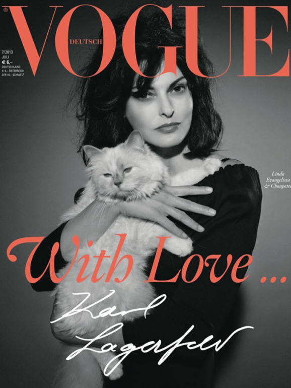 A gata de Karl Lagerfeld com Linda Evangelista, na capa da Vogue alemã