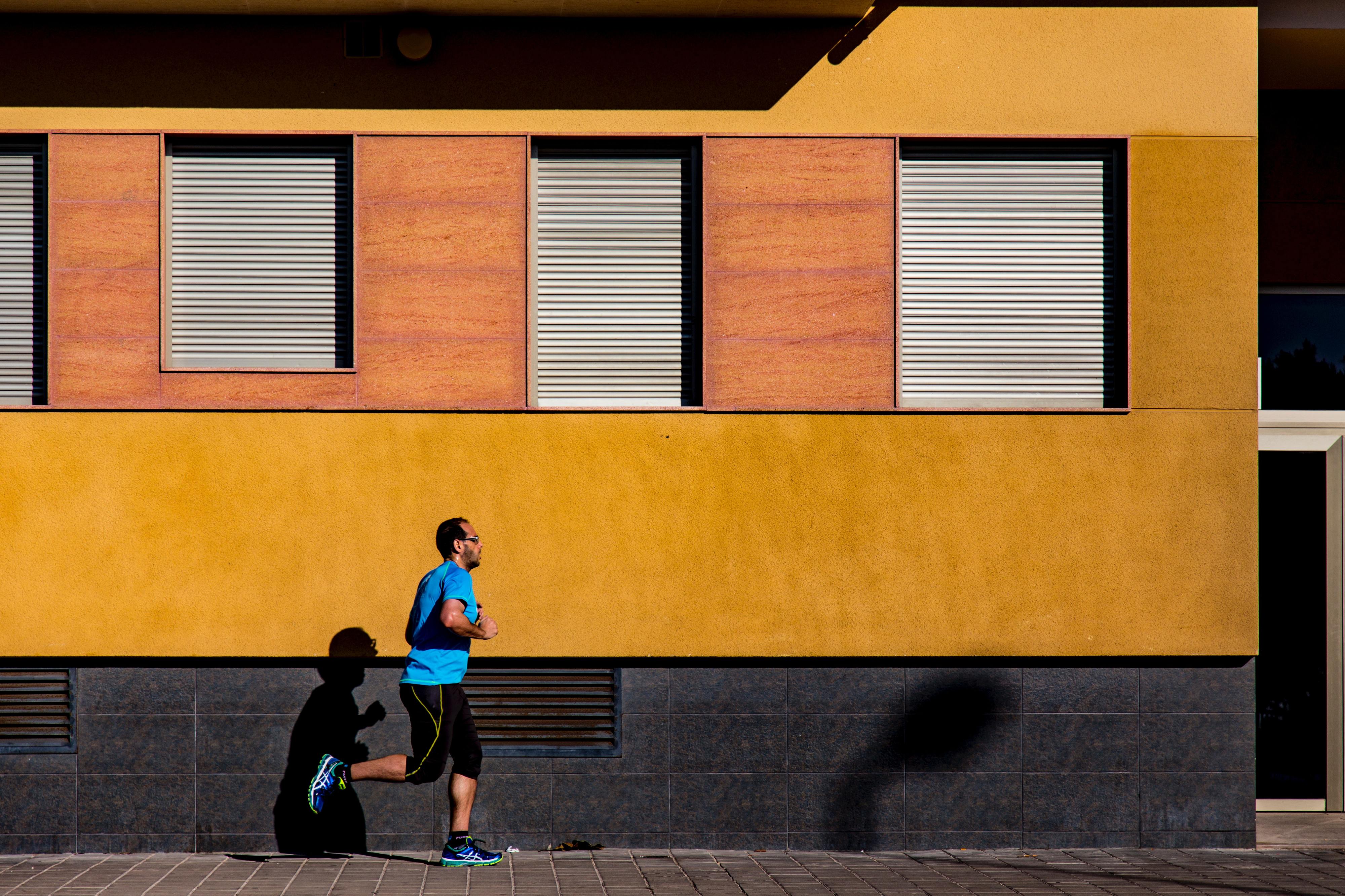 COVID-19. Médico explica quanto tempo devemos correr na rua, quais os perigos e o que fazer após a corrida