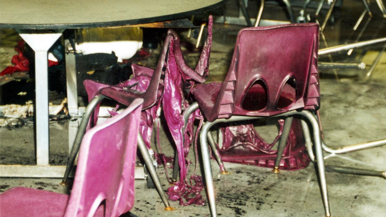 Escolas, igrejas e cinemas. 20 anos de massacres nos Estados Unidos em 13 imagens