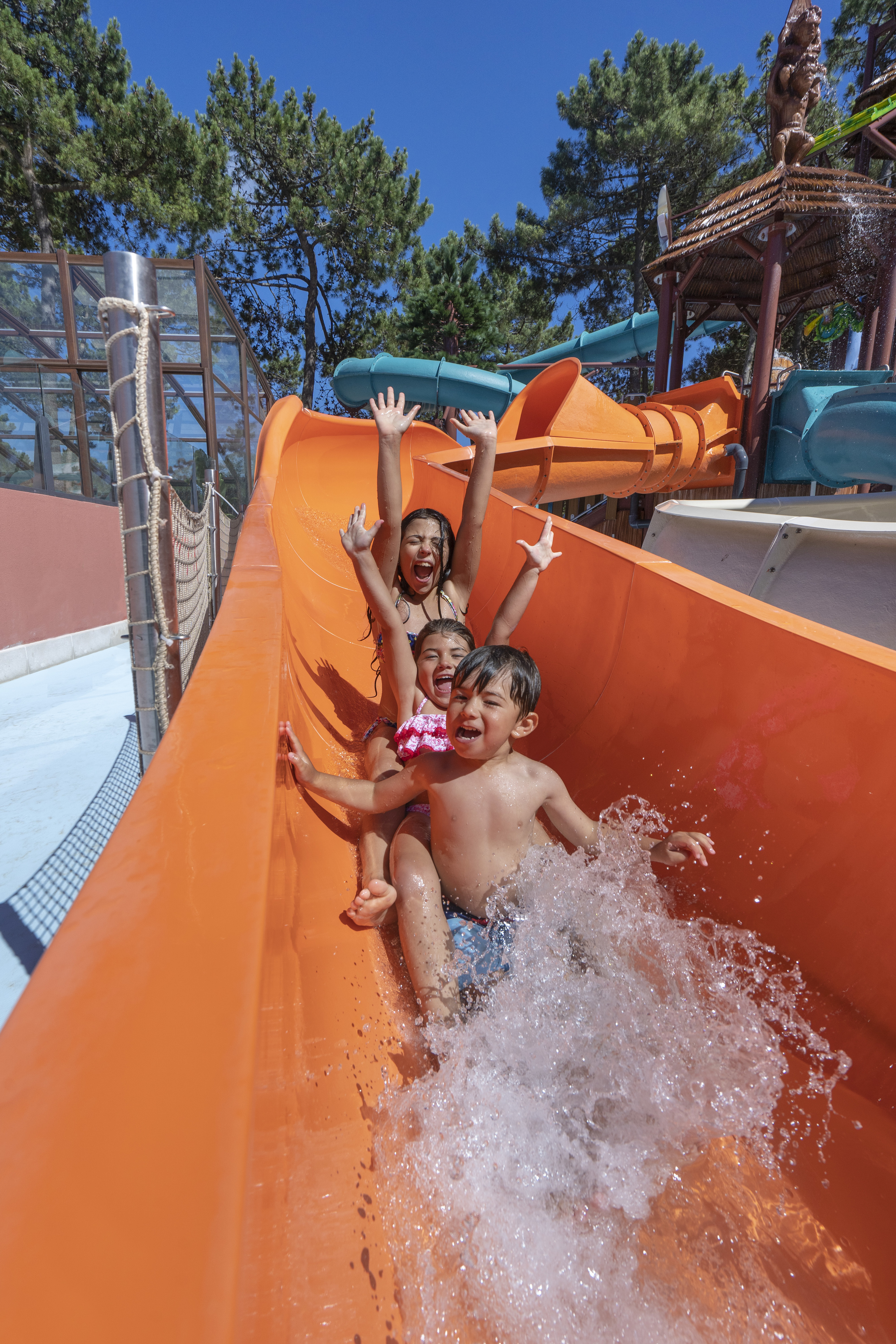 A diversão reabre portas. 10 parques aquáticos para um dia refrescante em família