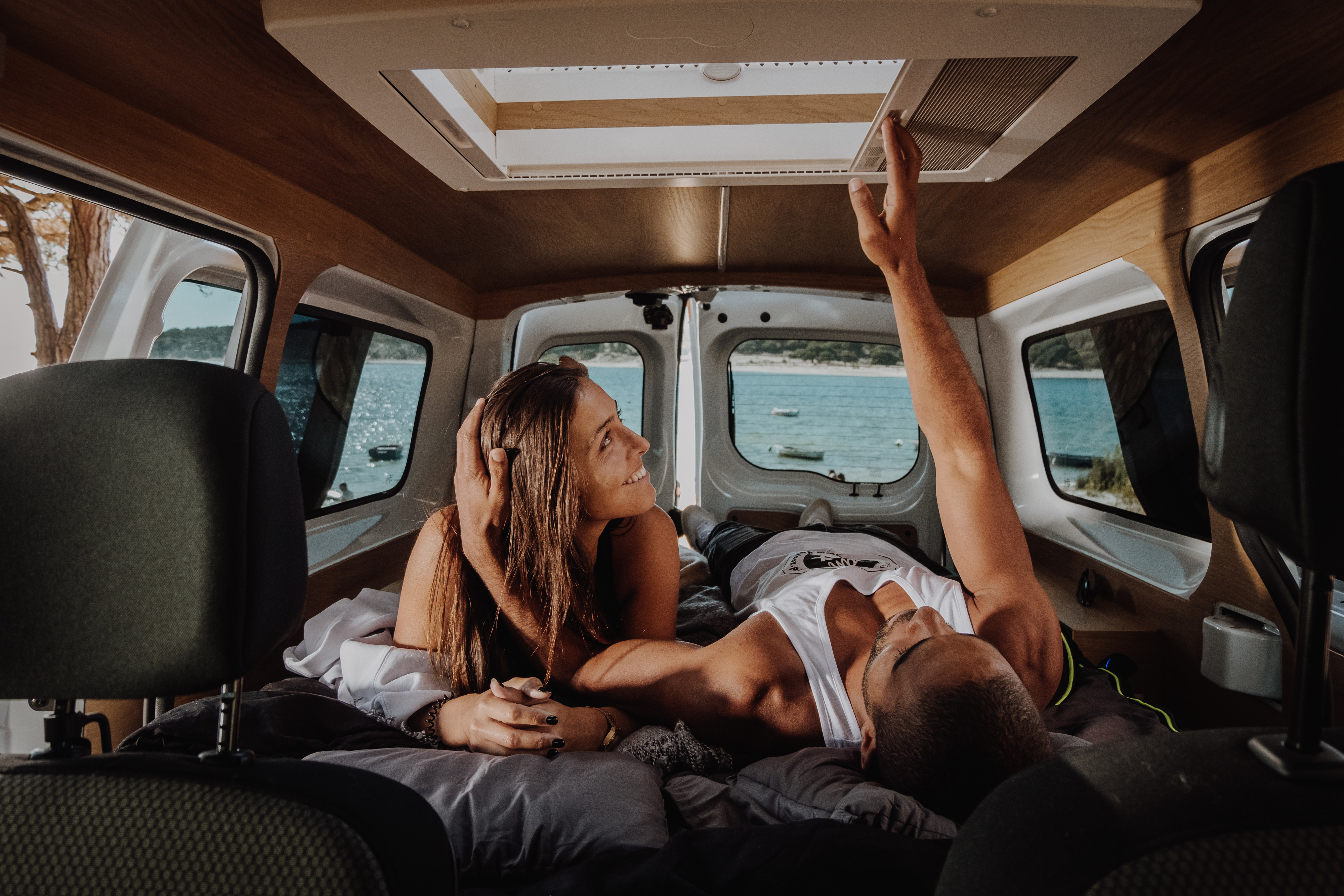 VanBox. As carrinhas onde cabem cozinha, cama e umas férias longe de todos