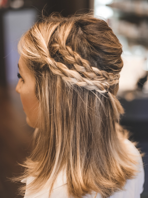 Sugestão de penteado: um semi apanhado com tranças