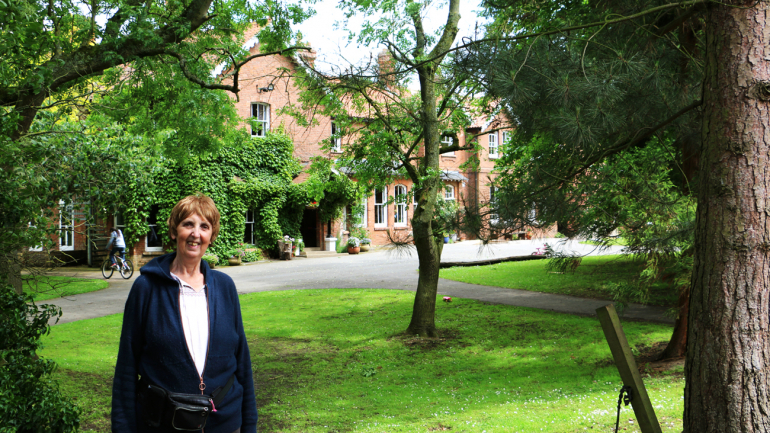 Zoe Redhead, filha do fundador de Summerhill e atual diretora da escola