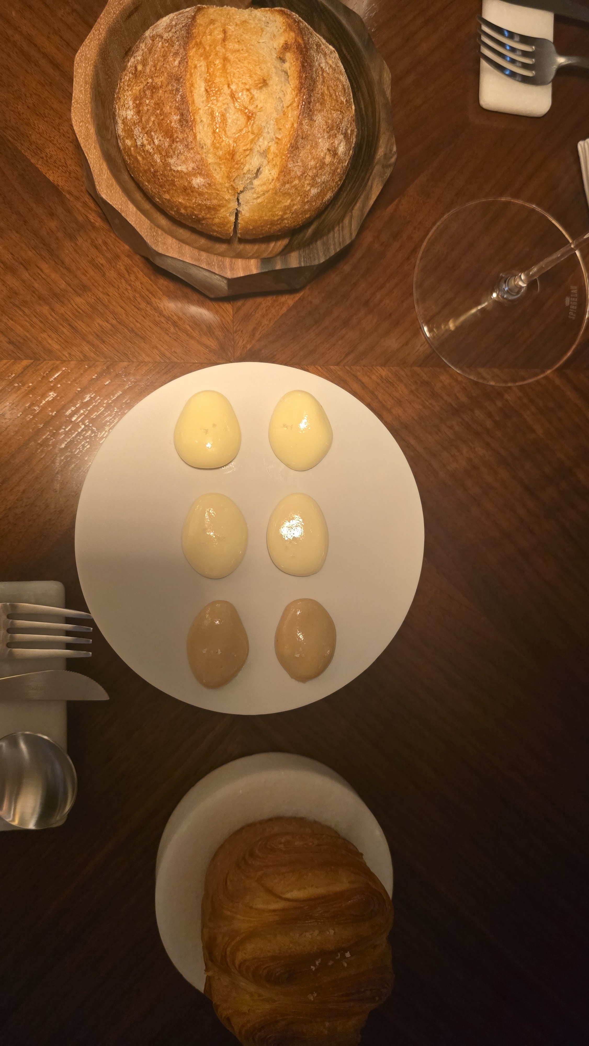 Pão e três manteigas Pão e três manteigas
