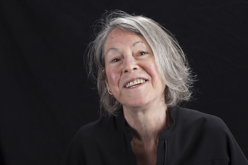 “Voz poética inconfundível”: Norte-americana Louise Glück vence o Nobel da Literatura