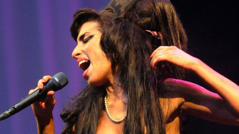 8 momentos marcantes da vida de Amy Winehouse