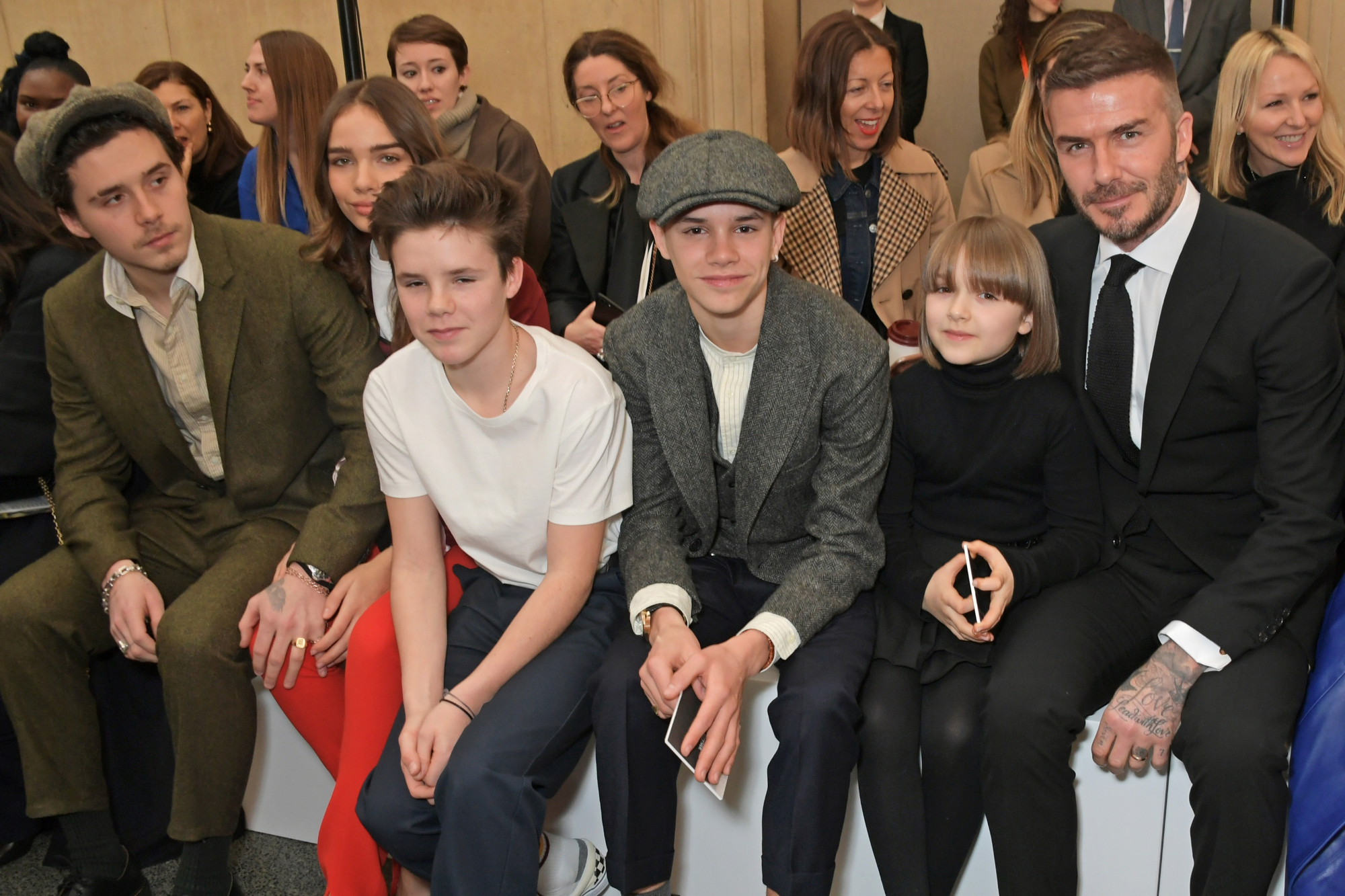 A família Beckham na primeira fila do desfile de Victoria 