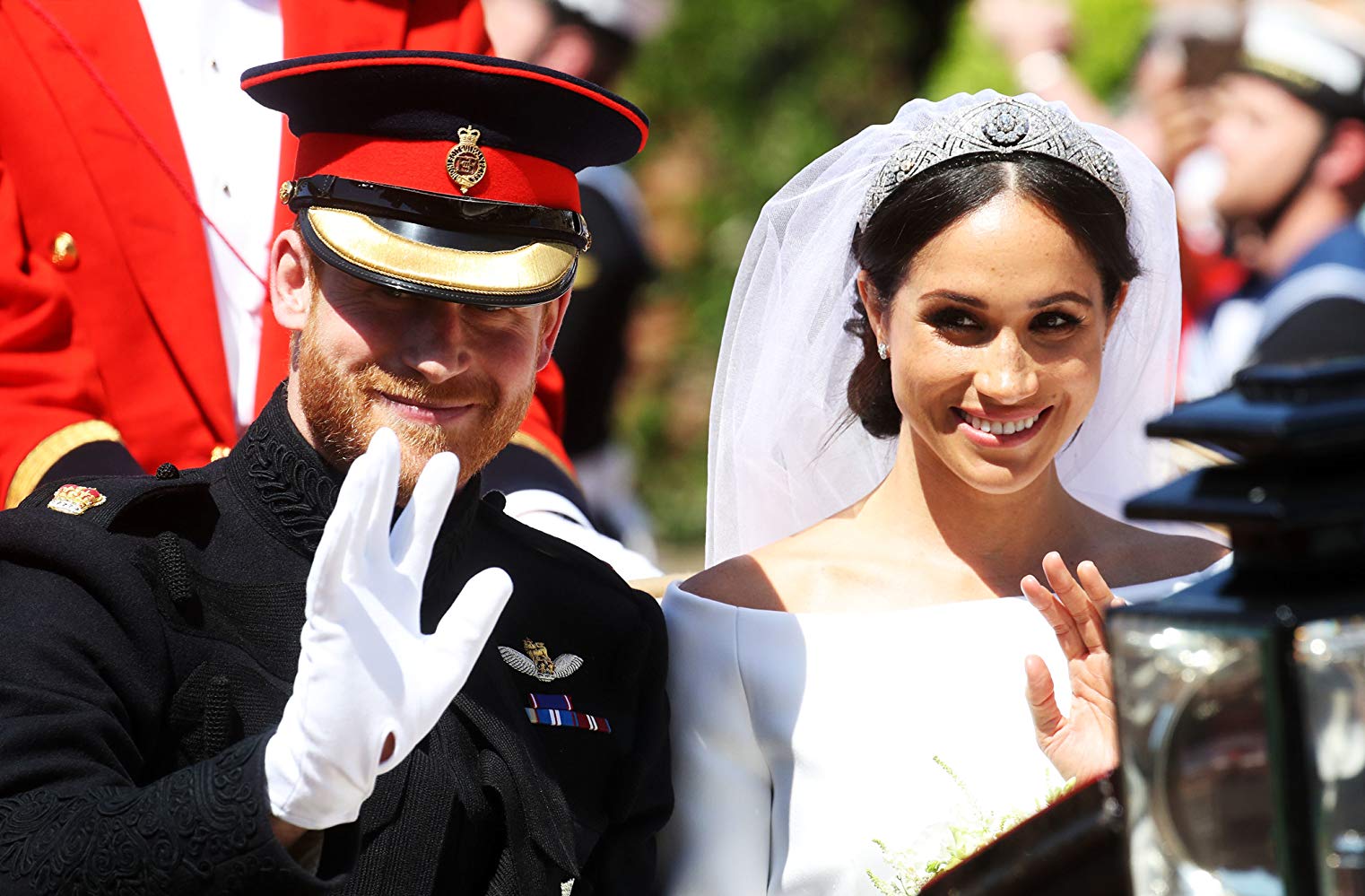 Saiba o que a rainha Isabel II disse sobre o vestido de noiva de Meghan Markle