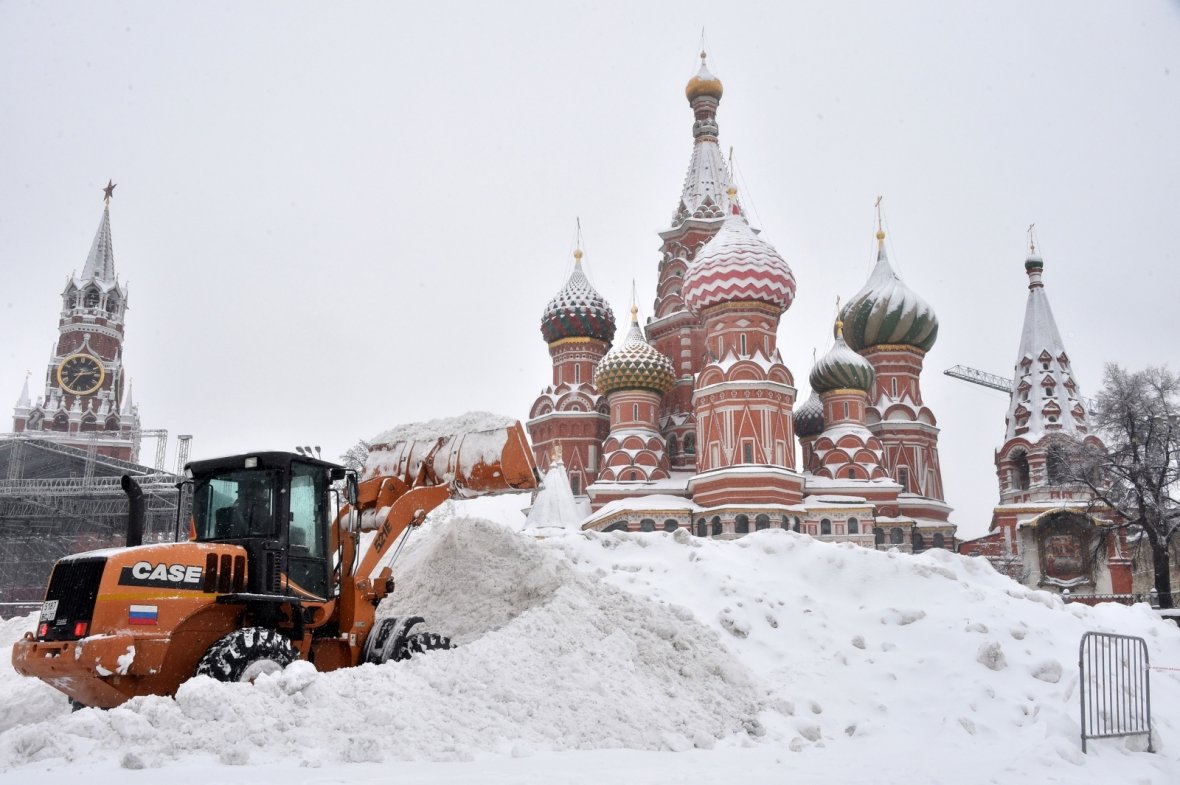 Moscovo usa neve artificial para decorar a cidade