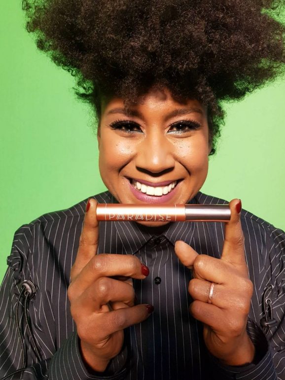 A máscara Paradise Extatic, da L'oreal, é um dos truques de beleza de Mariama