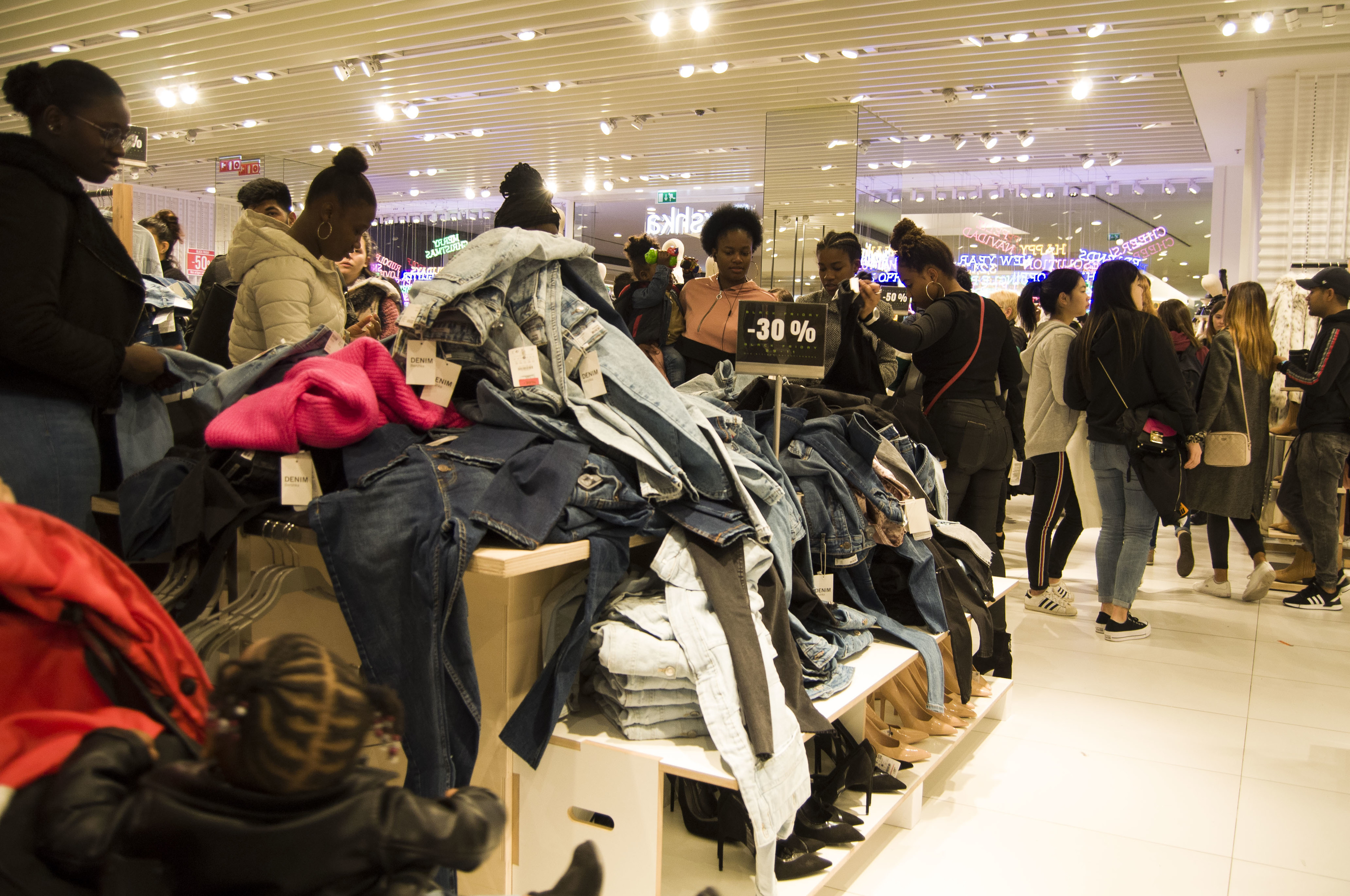 Corremos os centros comerciais na Black Friday e o resultado foi este