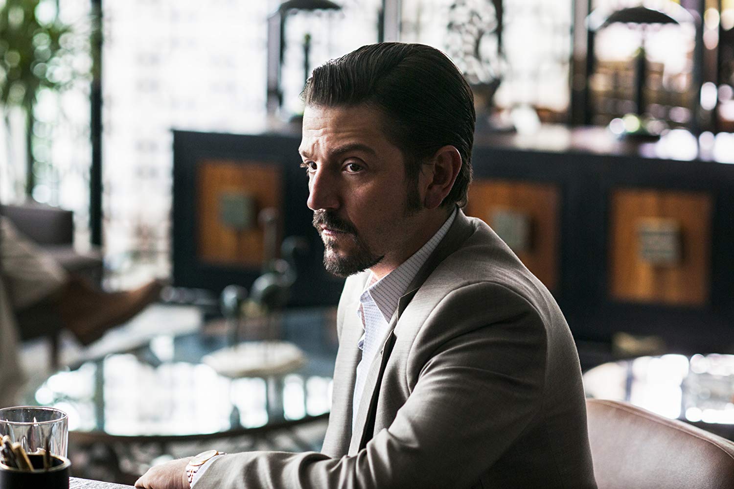 “Narcos: México” já tem data de estreia e novo teaser