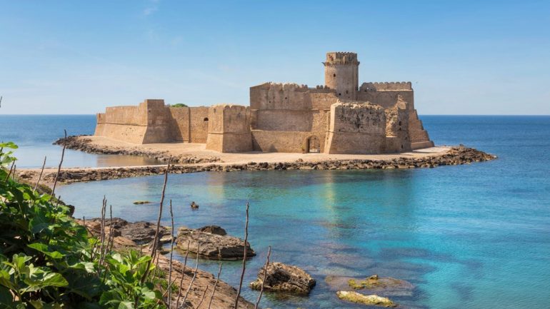 Riviera do Mar Jónico à distância de 1.143,45€