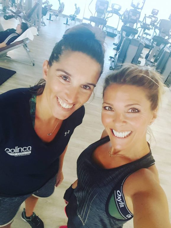 A apresentadora conta com a ajuda de uma personal trainer 