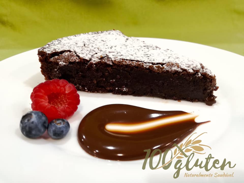 100 Glúten. Nesta pastelaria há empadas, quiches e bolos de chocolate. Só não há glúten