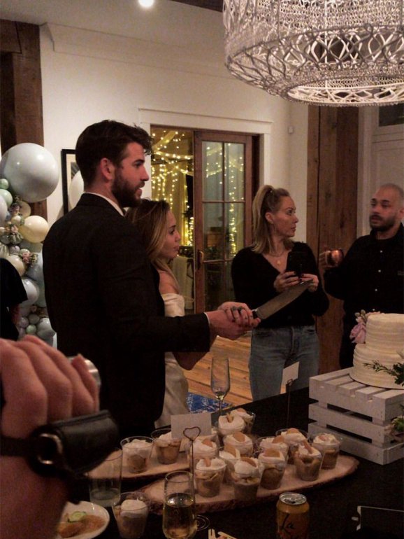 As fotos e vídeos do casamento de Miley Cyrus e Liam Hemsworth