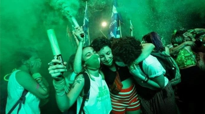 Argentina aprova legalização do aborto até à 14.ª semana de gestação. “Hoje somos uma sociedade melhor”