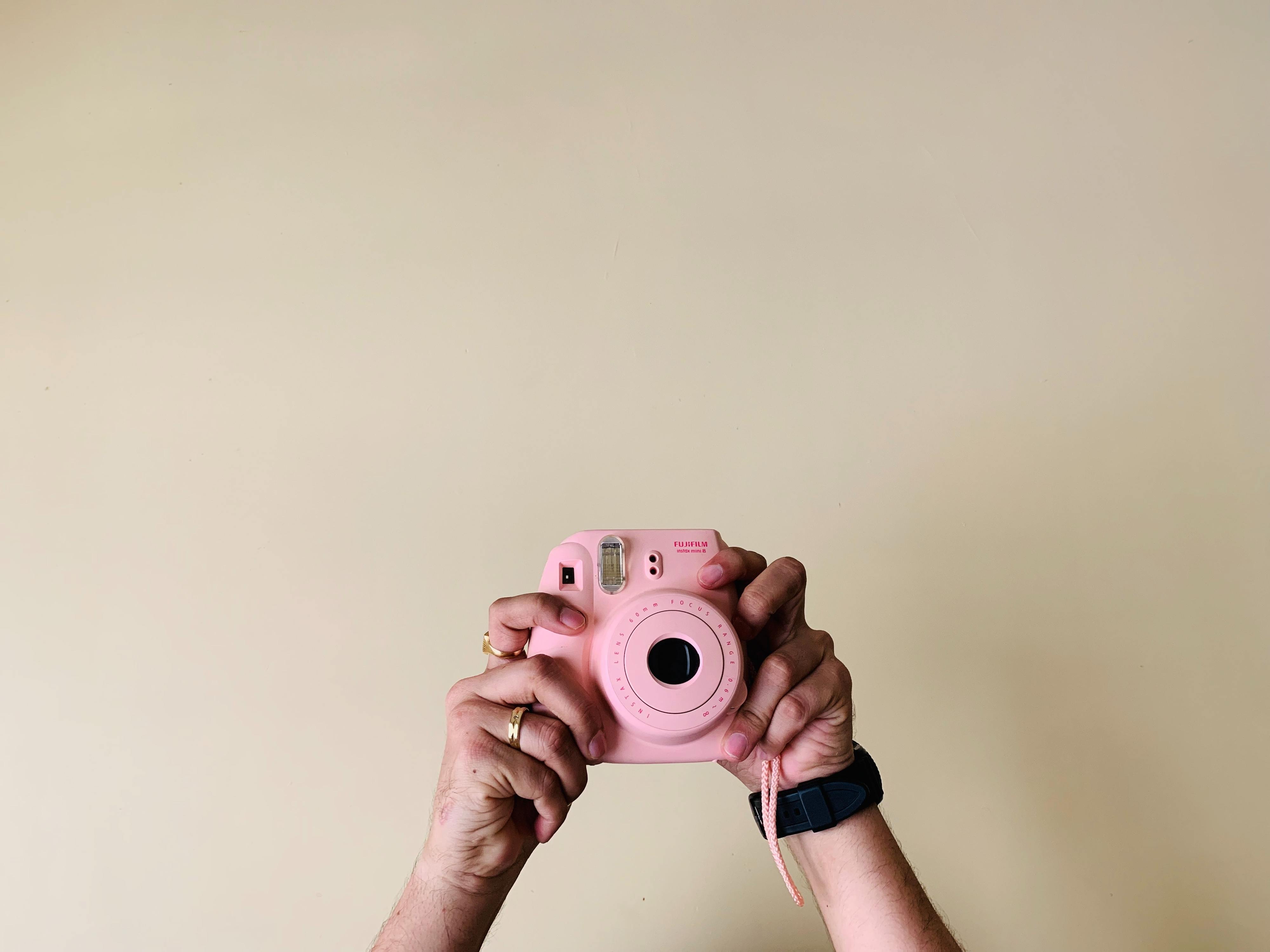 De robôs de cozinha a máquinas fotográficas. 10 gadgets por menos de 100€ que valem a pena