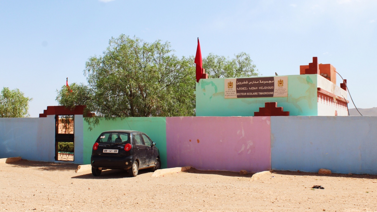 As escolas marroquinas são coloridas no exterior 