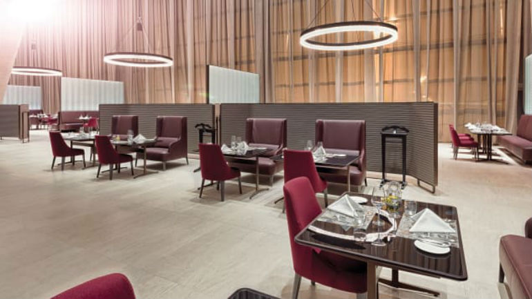 Tecnicamente um lounge, o Al Safwa First Lounge mais parece um museu de arte