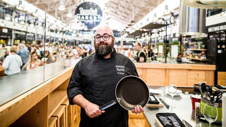 Há cursos de cozinha para todos os graus — aprendizes a cozinheiros profissionais
