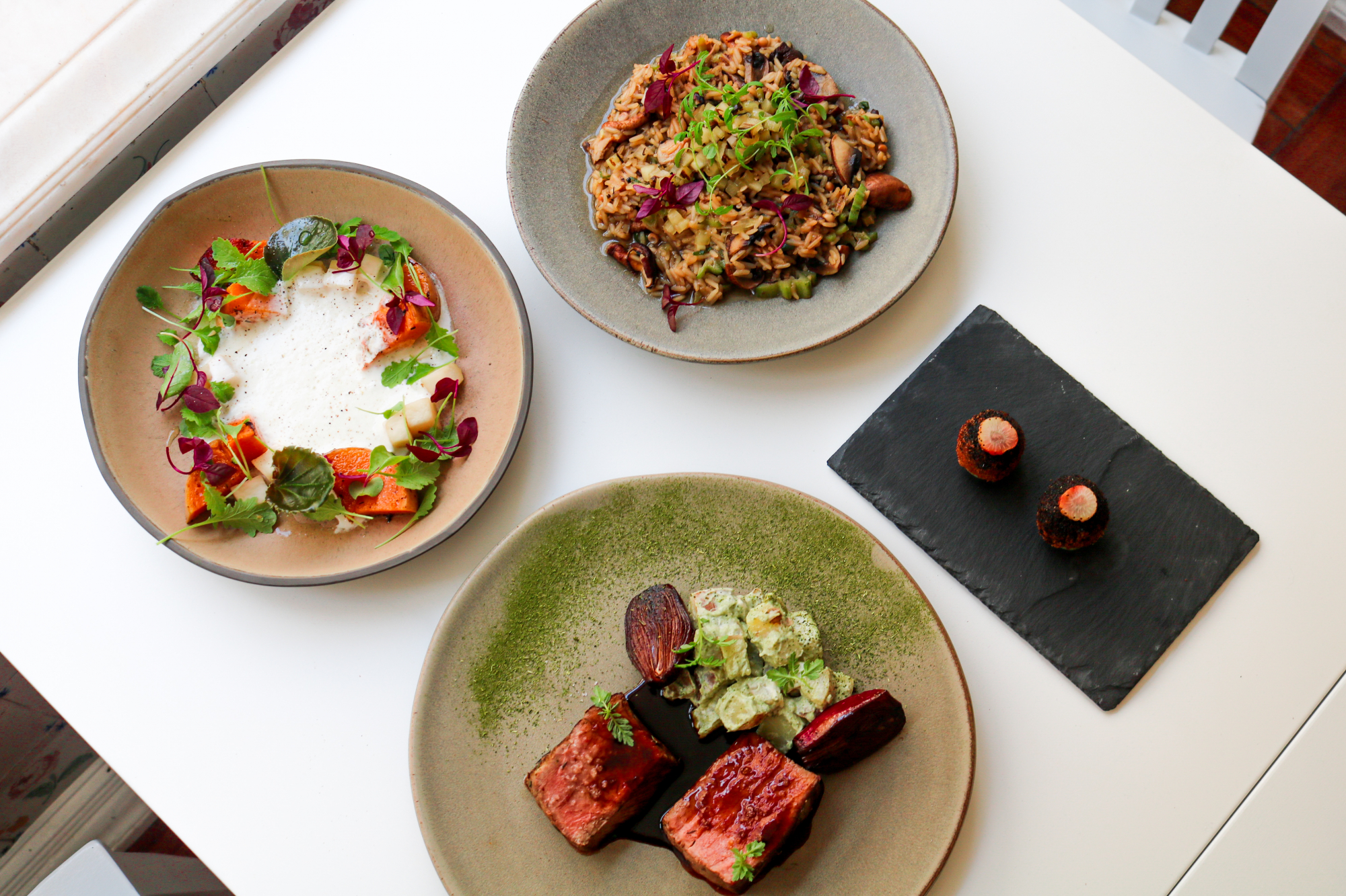 Ostras, quiabo e Queijo da Serra. Neste novo restaurante de Lisboa, todos os sabores se misturam no prato