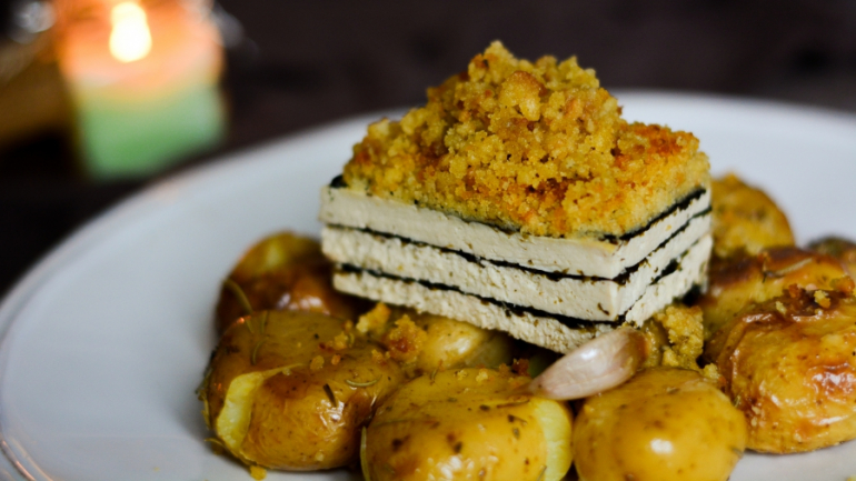 Tofu à lagareiro, empadão de lentilhas e arroz doce sem ovos. Assim é uma ceia de Natal vegana
