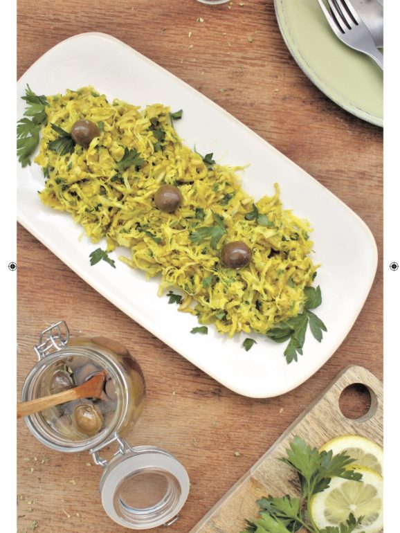 Parece mesmo bacalhau à Brás não é? Na verdade e feito com grão e alho francês