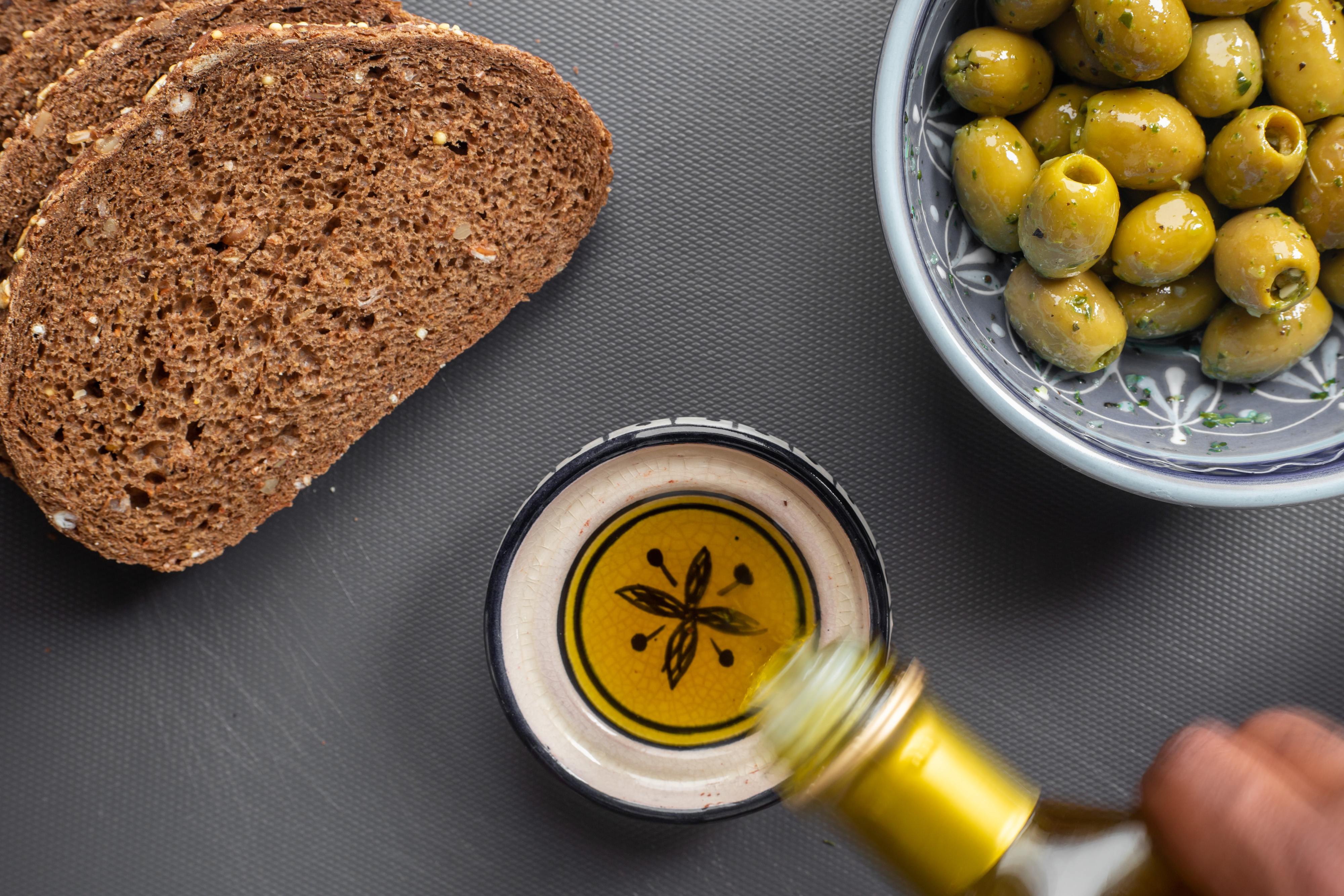 Tem a certeza de que está a usar o azeite certo na salada ou para cozinhar? Um especialista explica tudo