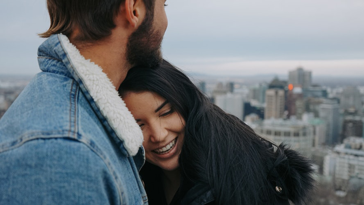 É possível encontrar o amor no LinkedIn? Fomos falar com quem passou por esta experiência