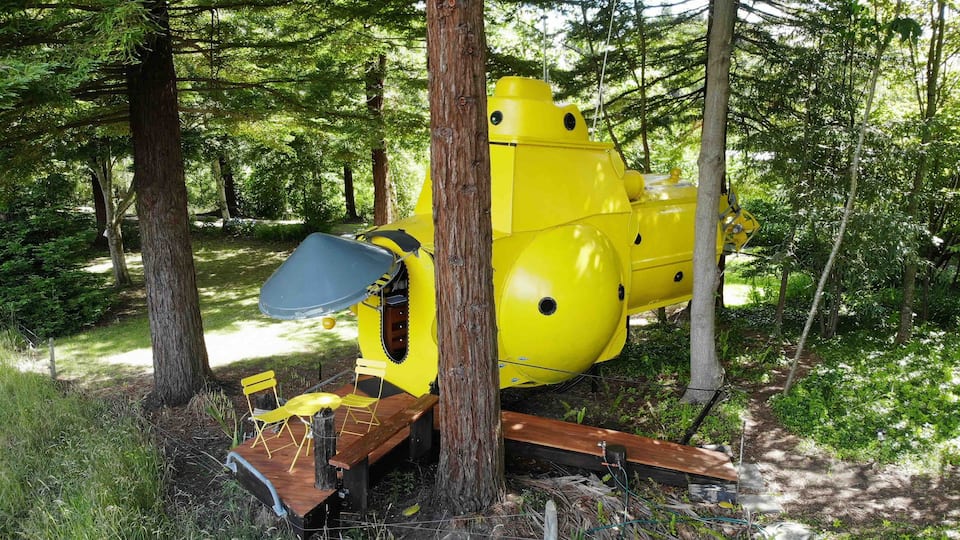 Dormir num submarino amarelo, tal como no tema d’Os Beatles? Saiba onde fica e quanto custa