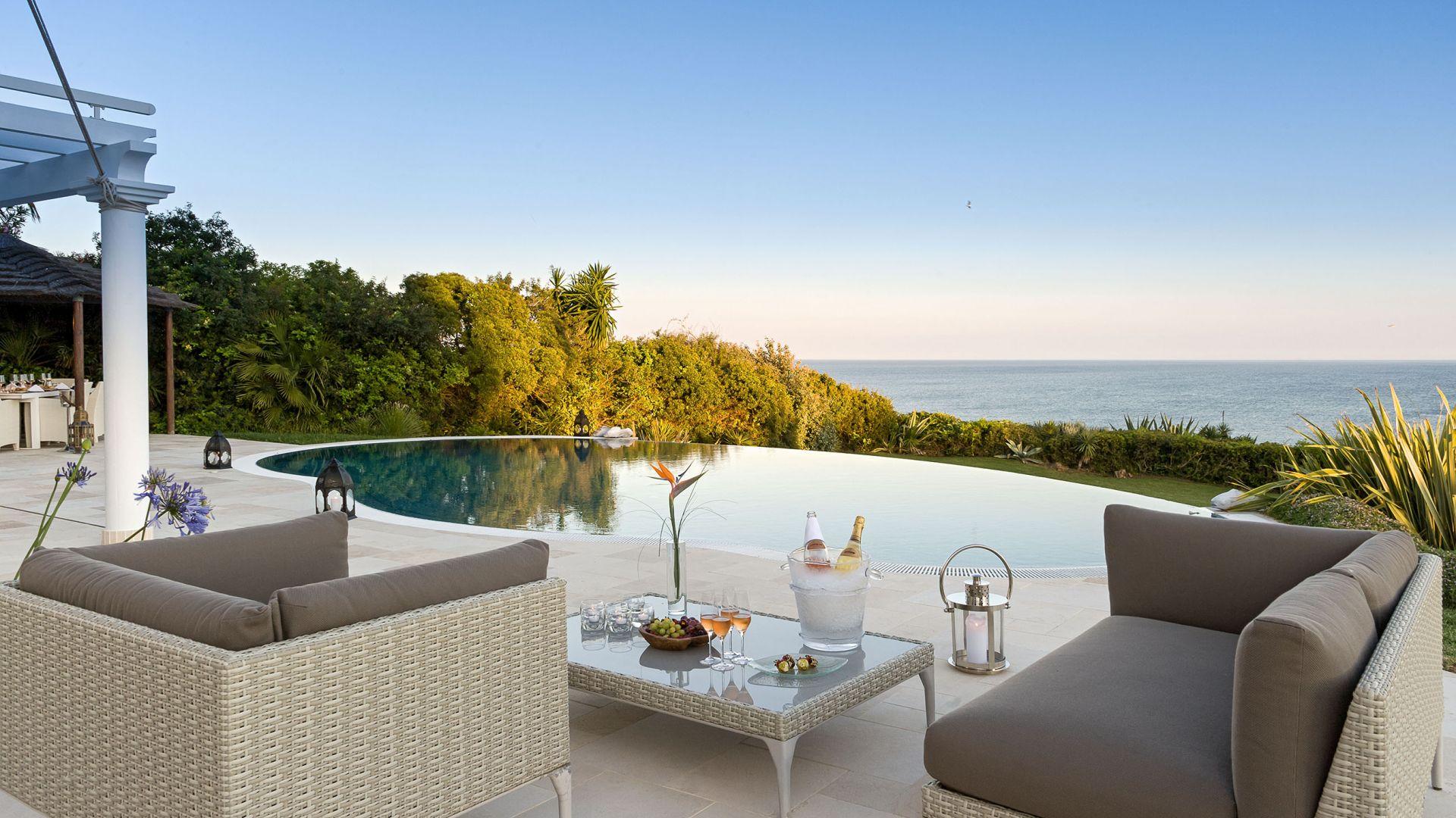Restaurantes com estrelas Michelin e piscinas privadas. Estes são os 4 melhores hotéis de Portugal