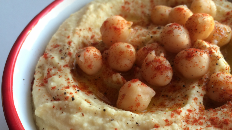 Tofu à lagareiro, empadão de lentilhas e arroz doce sem ovos. Assim é uma ceia de Natal vegana